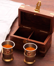 Captain´s Cups with storage box. Windlass